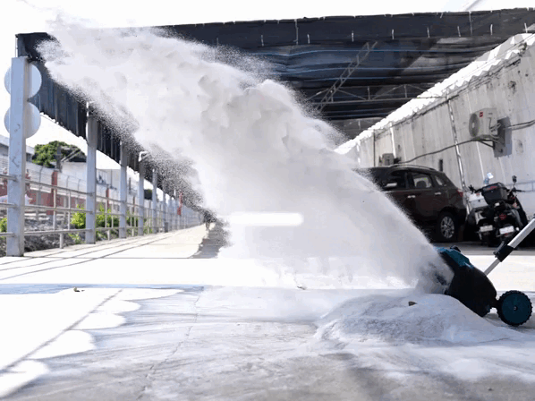 NewBeny Cordless Snow Shovel Handheld 30cm Wide, 15cm Deep Clearing [2 Batteries and a Charger Included]